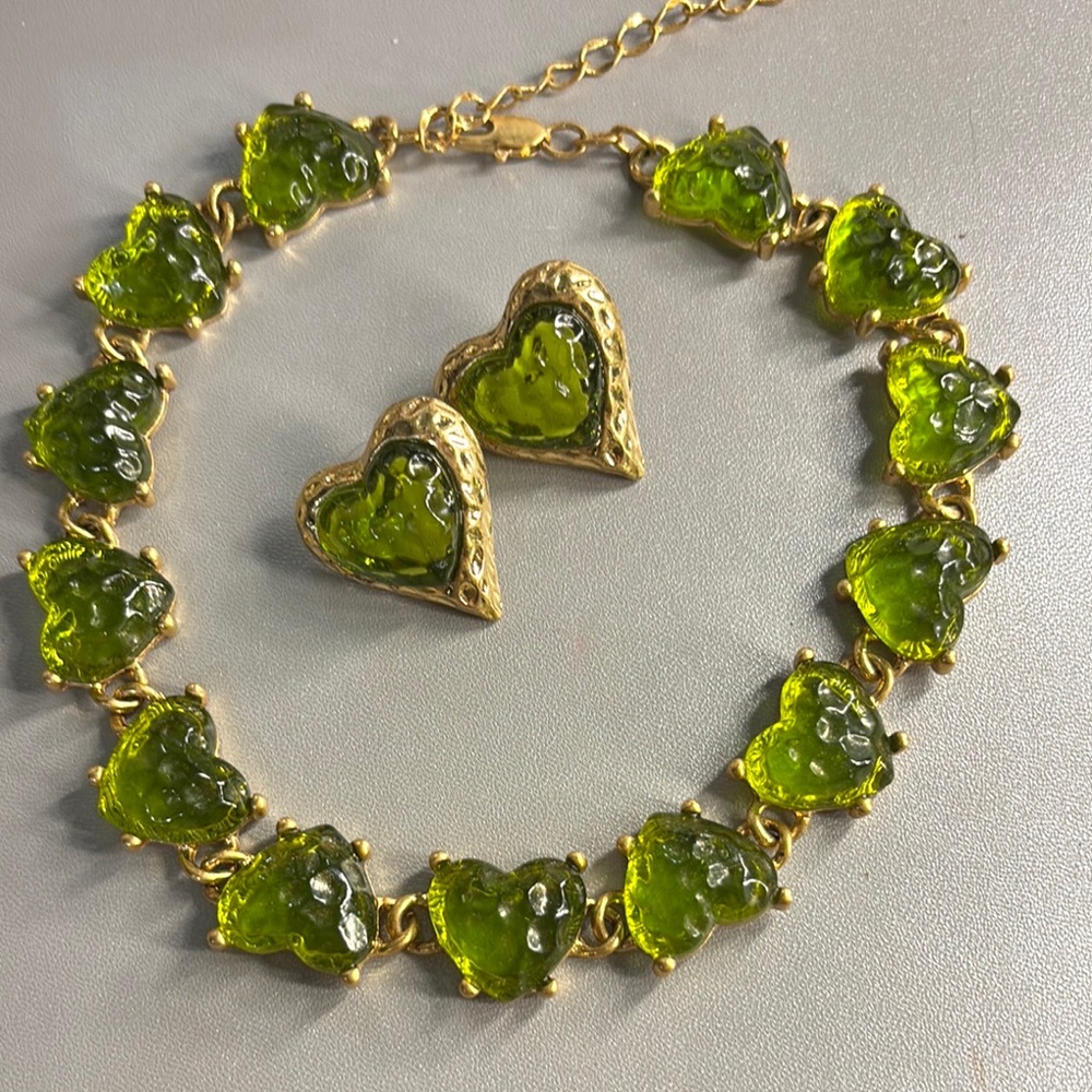 Bauer glass set necklace choker heart